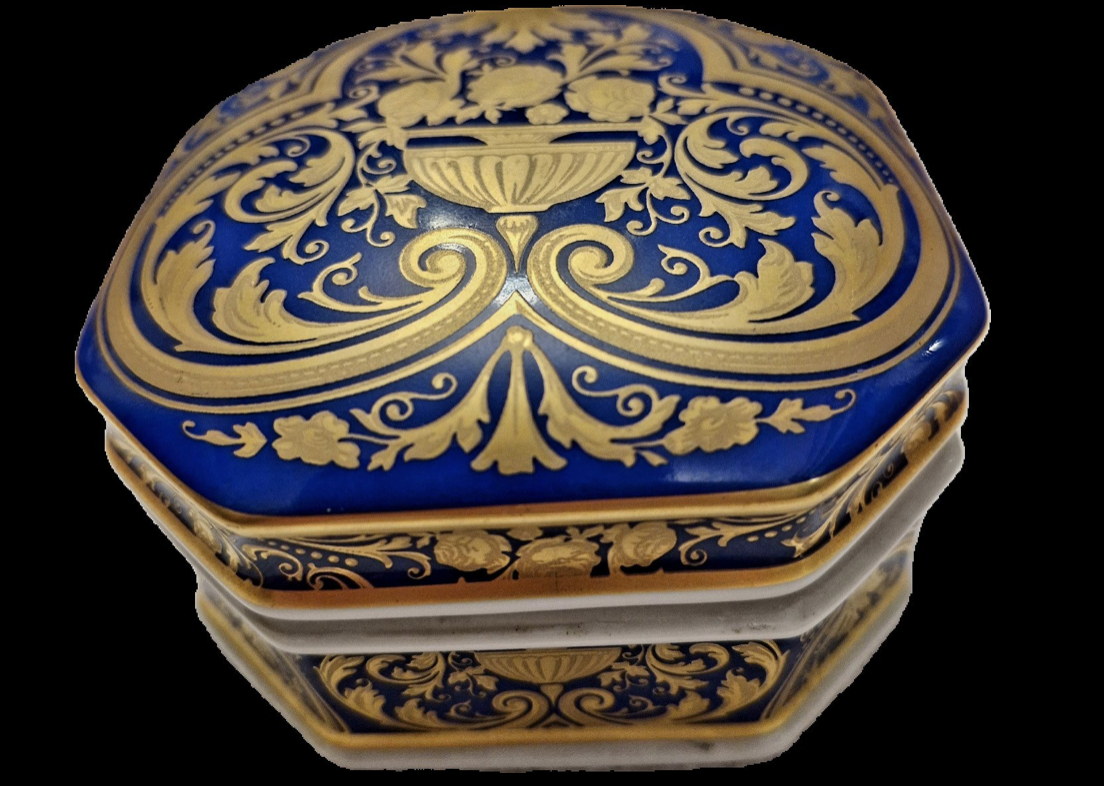 Patek Philippe Limoges Bonbonnière in gallery